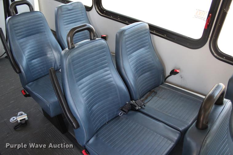 image for item BE9336 2009 Ford E350 Super Duty shuttle bus