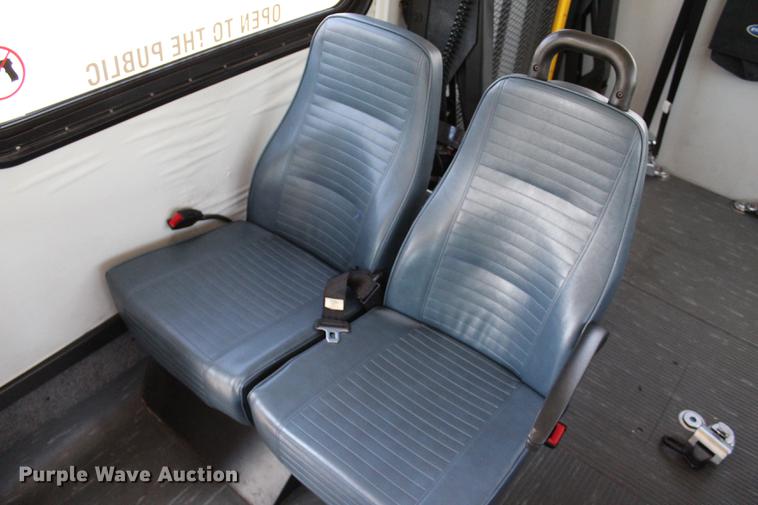 image for item BE9336 2009 Ford E350 Super Duty shuttle bus