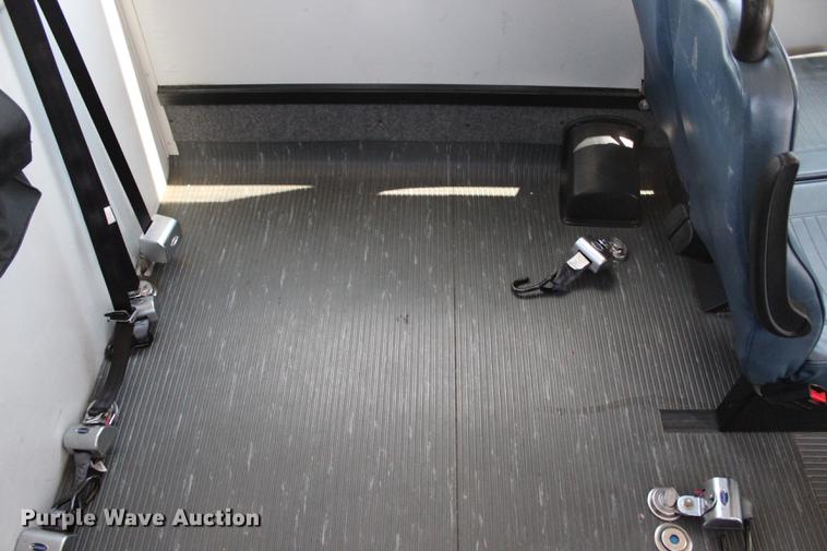 image for item BE9336 2009 Ford E350 Super Duty shuttle bus