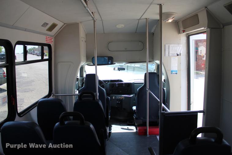 image for item BE9336 2009 Ford E350 Super Duty shuttle bus