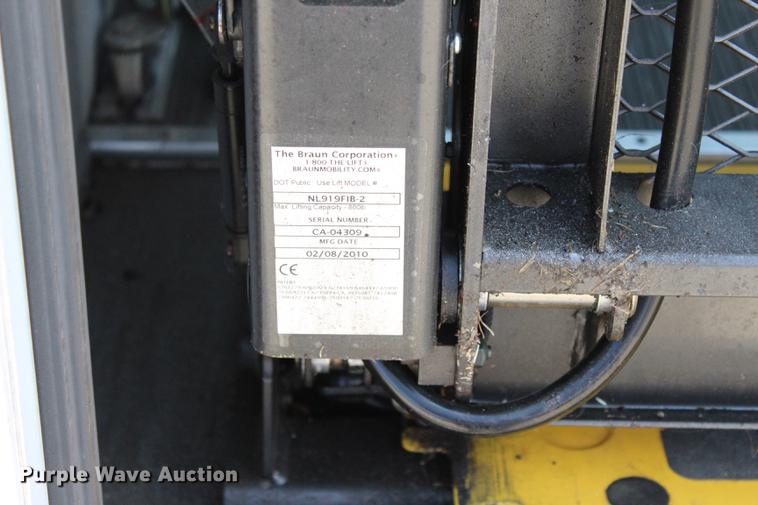 image for item BE9336 2009 Ford E350 Super Duty shuttle bus