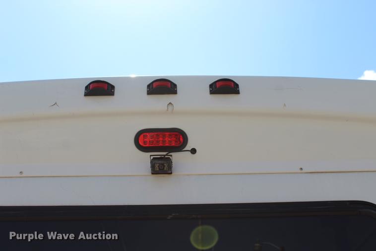 image for item BE9336 2009 Ford E350 Super Duty shuttle bus