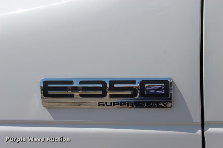 image for item BE9336 2009 Ford E350 Super Duty shuttle bus