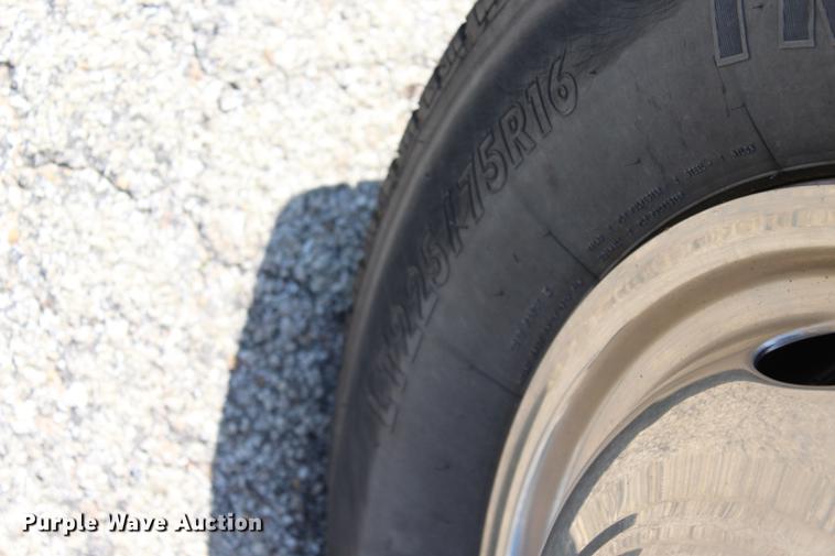 image for item BE9336 2009 Ford E350 Super Duty shuttle bus