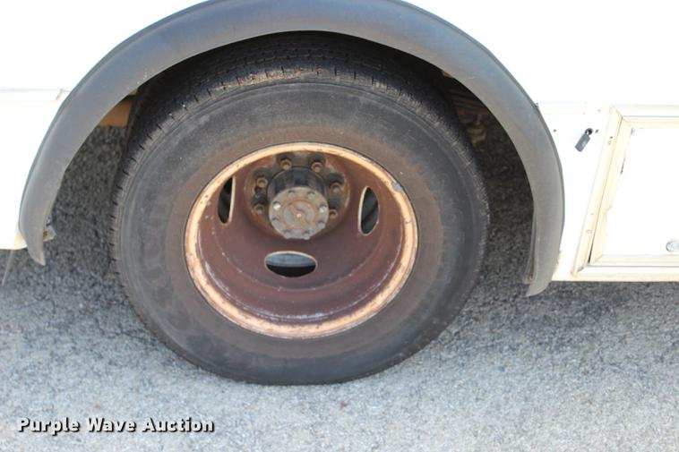 image for item BE9336 2009 Ford E350 Super Duty shuttle bus