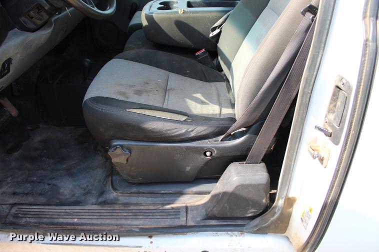 image for item BE9338 2009 Chevrolet Silverado 2500HD Ext. Cab pickup truck