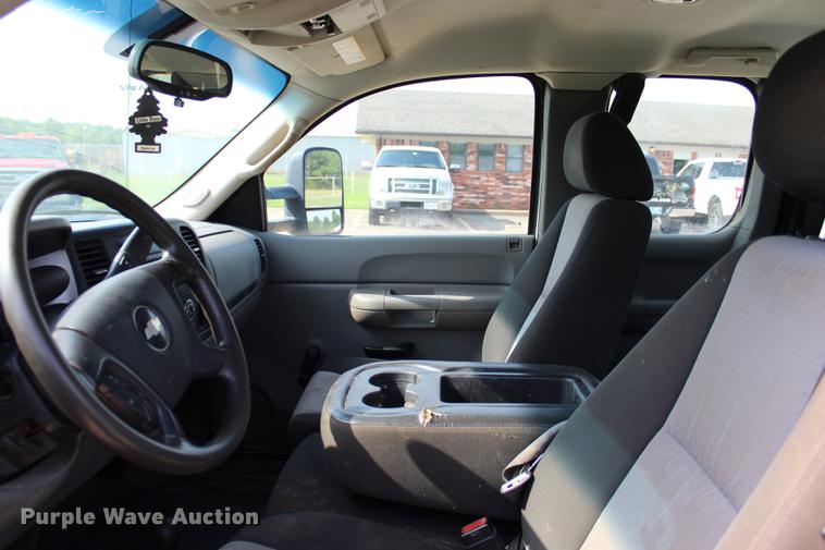 image for item BE9338 2009 Chevrolet Silverado 2500HD Ext. Cab pickup truck