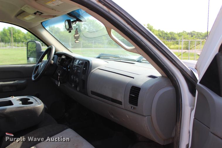 image for item BE9338 2009 Chevrolet Silverado 2500HD Ext. Cab pickup truck