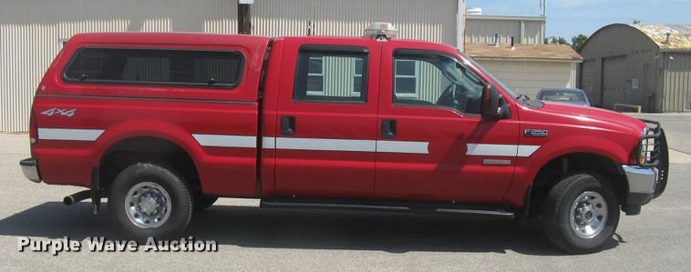 image for item BL9049 2004 Ford F250 Super Duty XLT Crew Cab pickup truck