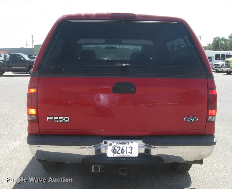 image for item BL9049 2004 Ford F250 Super Duty XLT Crew Cab pickup truck