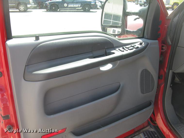 image for item BL9049 2004 Ford F250 Super Duty XLT Crew Cab pickup truck