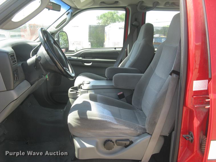 image for item BL9049 2004 Ford F250 Super Duty XLT Crew Cab pickup truck