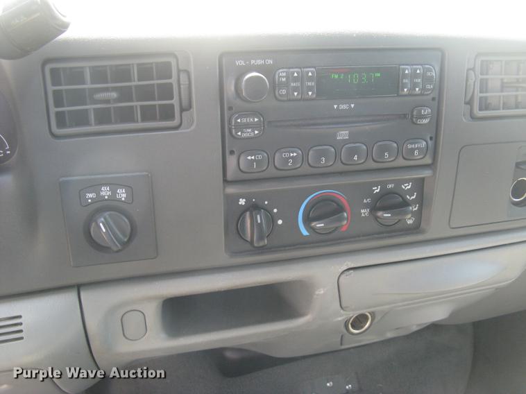 image for item BL9049 2004 Ford F250 Super Duty XLT Crew Cab pickup truck