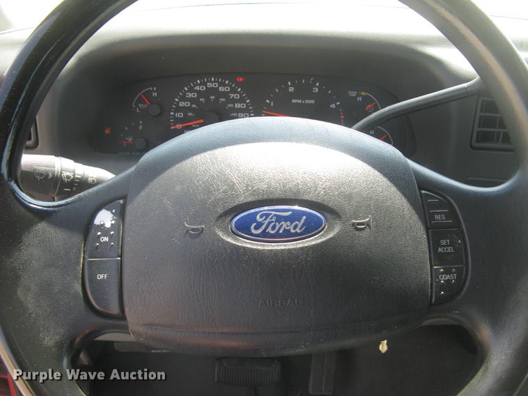 image for item BL9049 2004 Ford F250 Super Duty XLT Crew Cab pickup truck