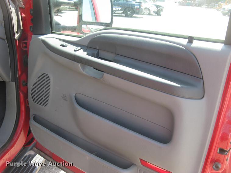 image for item BL9049 2004 Ford F250 Super Duty XLT Crew Cab pickup truck