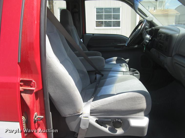 image for item BL9049 2004 Ford F250 Super Duty XLT Crew Cab pickup truck
