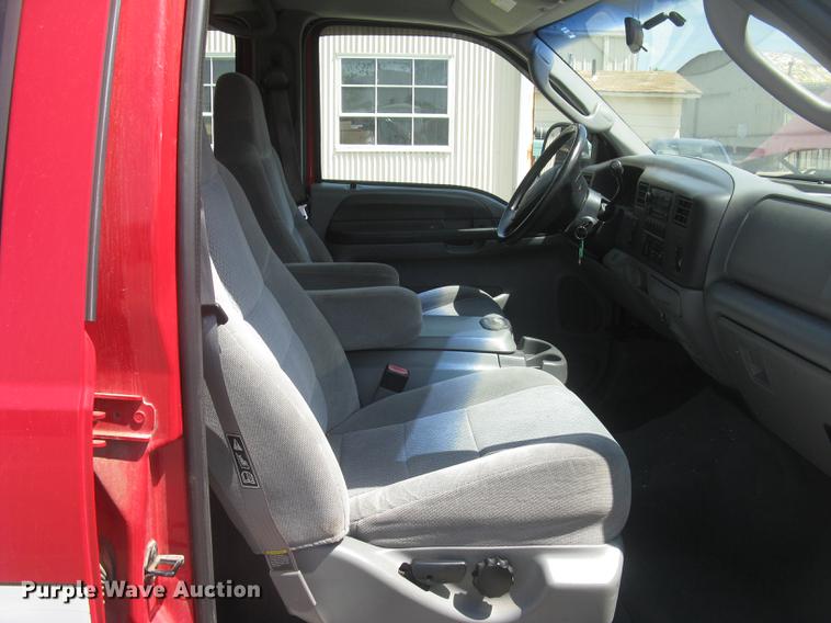 image for item BL9049 2004 Ford F250 Super Duty XLT Crew Cab pickup truck