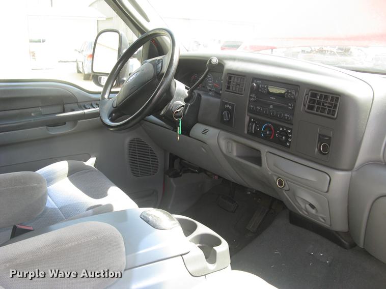 image for item BL9049 2004 Ford F250 Super Duty XLT Crew Cab pickup truck