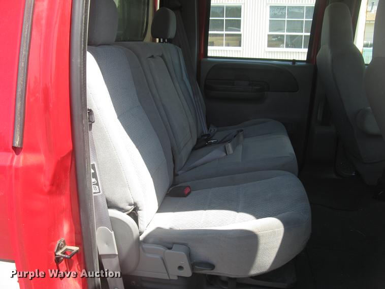 image for item BL9049 2004 Ford F250 Super Duty XLT Crew Cab pickup truck