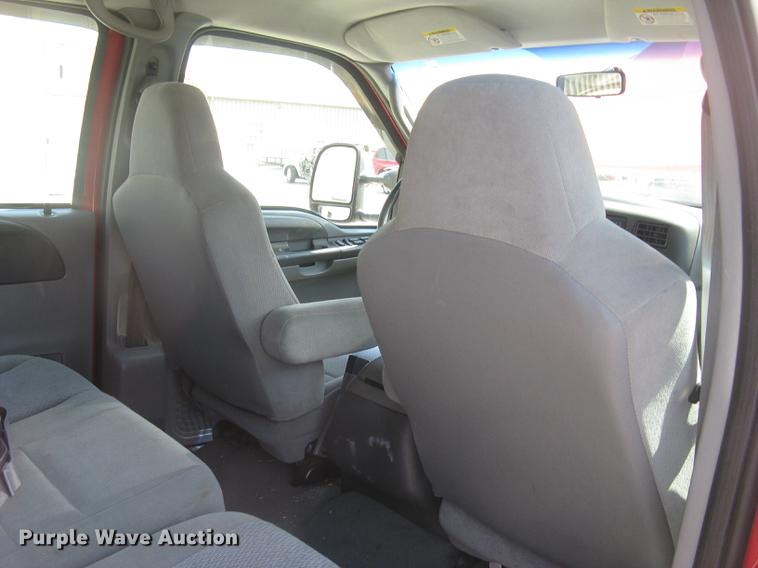 image for item BL9049 2004 Ford F250 Super Duty XLT Crew Cab pickup truck