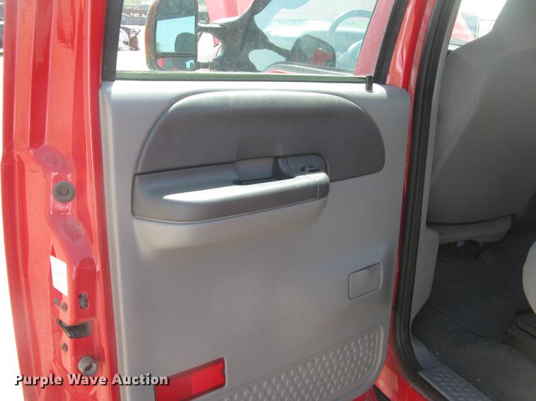 image for item BL9049 2004 Ford F250 Super Duty XLT Crew Cab pickup truck