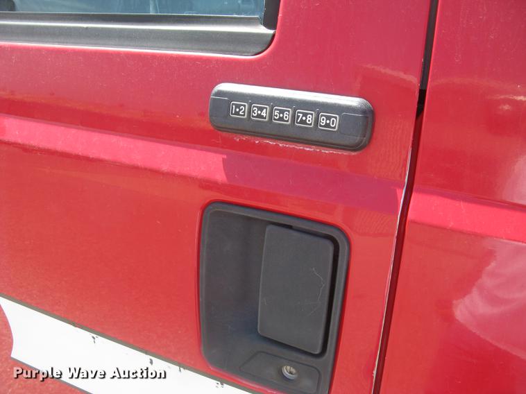 image for item BL9049 2004 Ford F250 Super Duty XLT Crew Cab pickup truck