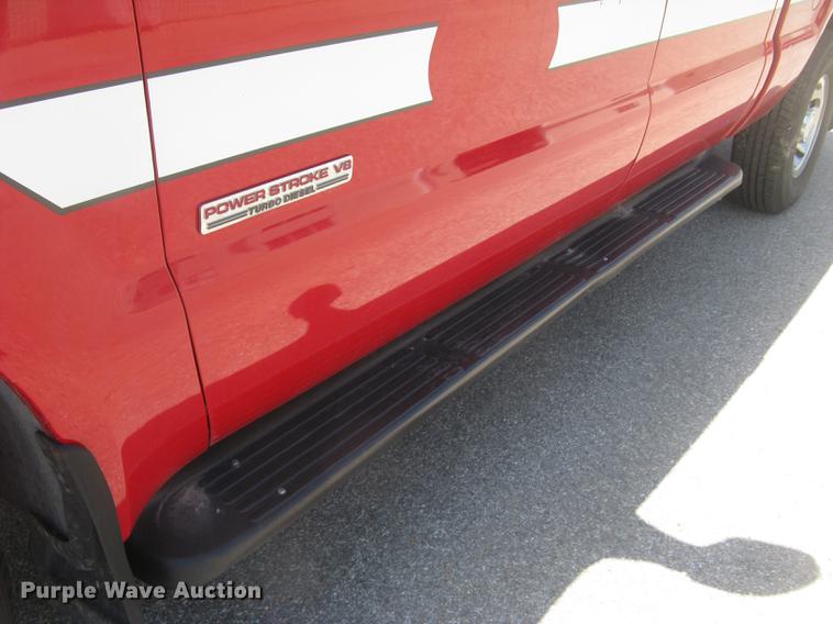 image for item BL9049 2004 Ford F250 Super Duty XLT Crew Cab pickup truck