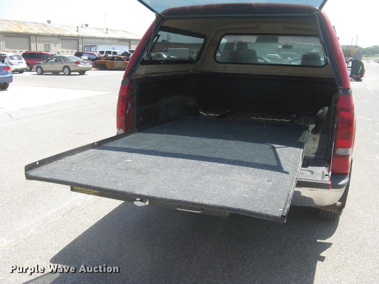 image for item BL9049 2004 Ford F250 Super Duty XLT Crew Cab pickup truck