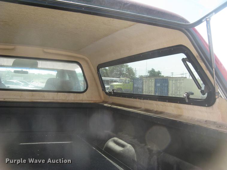 image for item BL9049 2004 Ford F250 Super Duty XLT Crew Cab pickup truck