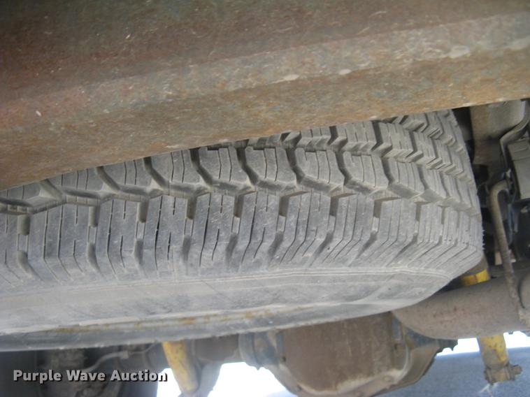 image for item BL9049 2004 Ford F250 Super Duty XLT Crew Cab pickup truck