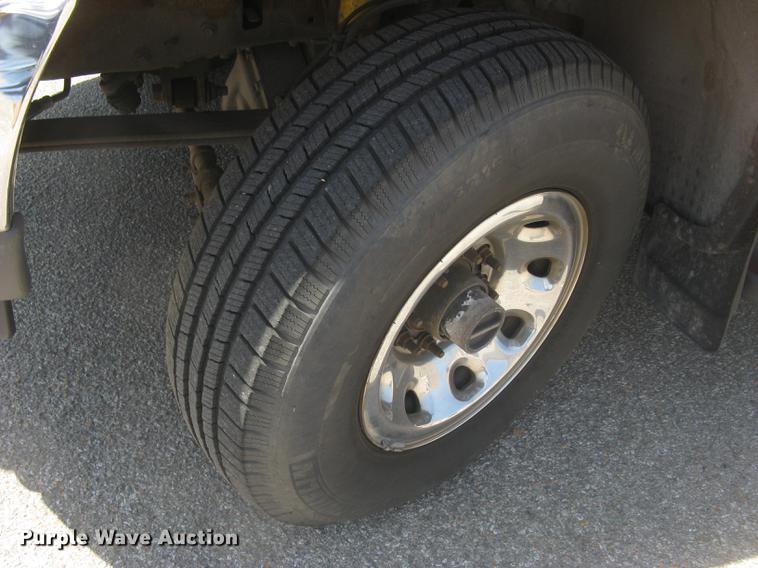 image for item BL9049 2004 Ford F250 Super Duty XLT Crew Cab pickup truck