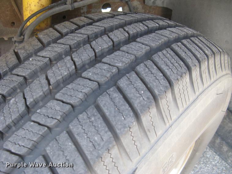 image for item BL9049 2004 Ford F250 Super Duty XLT Crew Cab pickup truck