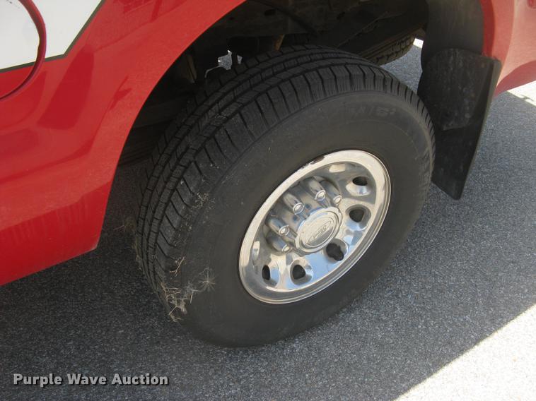 image for item BL9049 2004 Ford F250 Super Duty XLT Crew Cab pickup truck