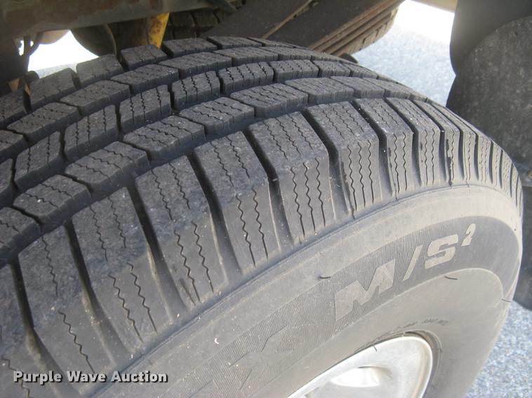 image for item BL9049 2004 Ford F250 Super Duty XLT Crew Cab pickup truck