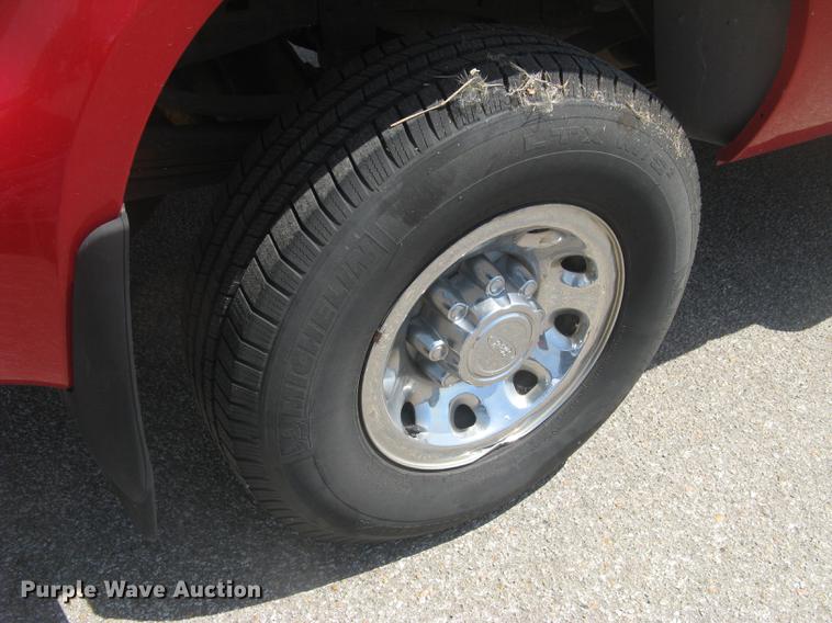 image for item BL9049 2004 Ford F250 Super Duty XLT Crew Cab pickup truck