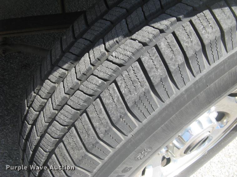 image for item BL9049 2004 Ford F250 Super Duty XLT Crew Cab pickup truck