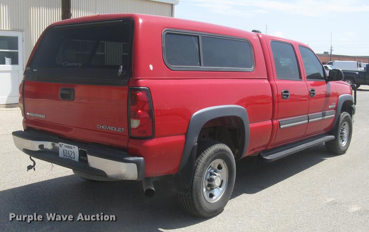 image for item BL9050 2004 Chevrolet Silverado 2500HD Crew Cab pickup truck