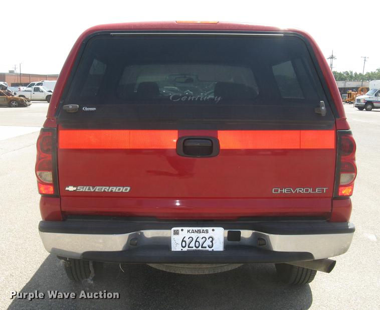 image for item BL9050 2004 Chevrolet Silverado 2500HD Crew Cab pickup truck