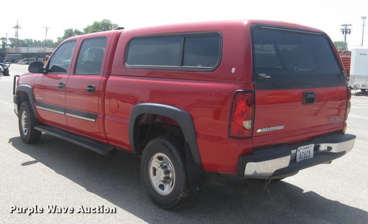 image for item BL9050 2004 Chevrolet Silverado 2500HD Crew Cab pickup truck