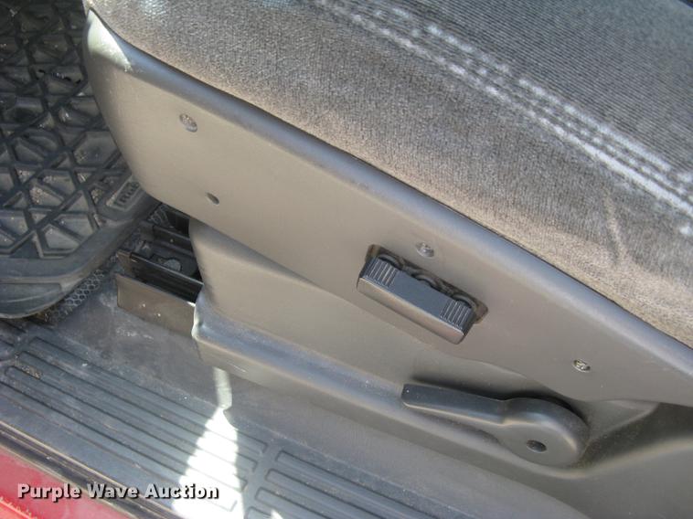 image for item BL9050 2004 Chevrolet Silverado 2500HD Crew Cab pickup truck