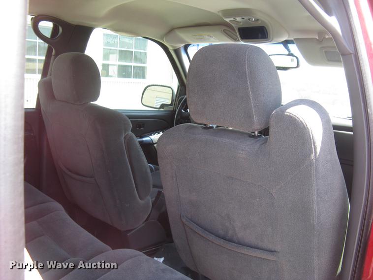 image for item BL9050 2004 Chevrolet Silverado 2500HD Crew Cab pickup truck