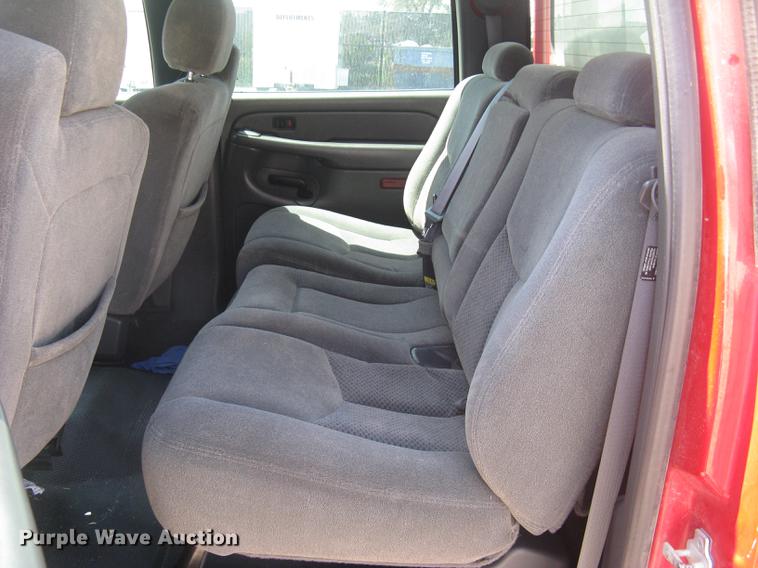 image for item BL9050 2004 Chevrolet Silverado 2500HD Crew Cab pickup truck