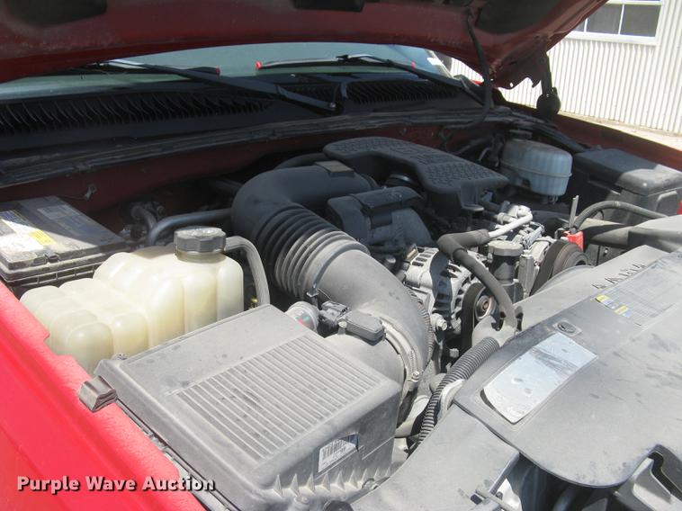 image for item BL9050 2004 Chevrolet Silverado 2500HD Crew Cab pickup truck