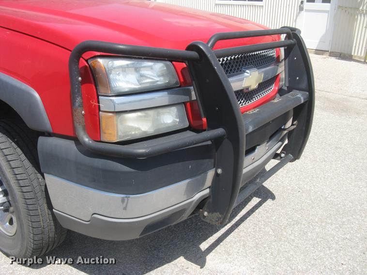 image for item BL9050 2004 Chevrolet Silverado 2500HD Crew Cab pickup truck