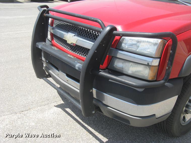 image for item BL9050 2004 Chevrolet Silverado 2500HD Crew Cab pickup truck