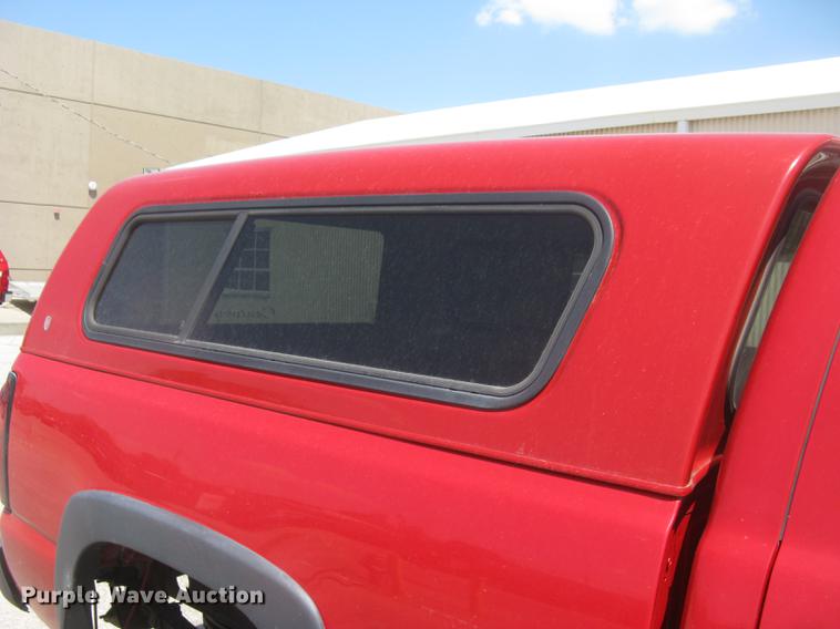 image for item BL9050 2004 Chevrolet Silverado 2500HD Crew Cab pickup truck