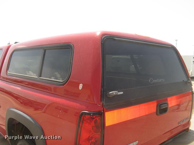 image for item BL9050 2004 Chevrolet Silverado 2500HD Crew Cab pickup truck