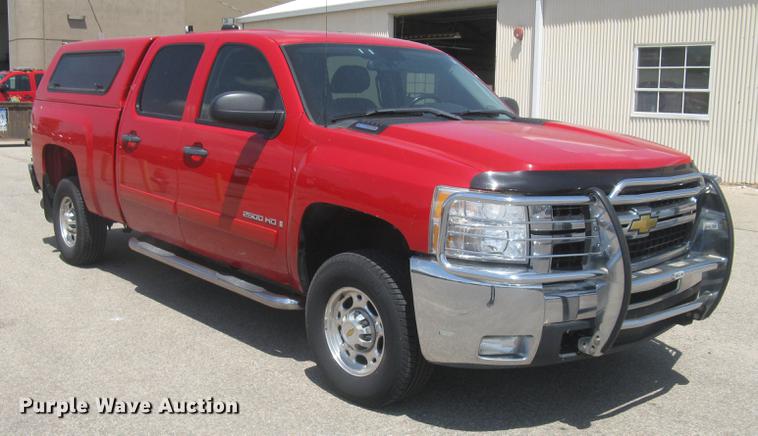 image for item BL9051 2007 Chevrolet Silverado 2500HD Crew Cab pickup truck