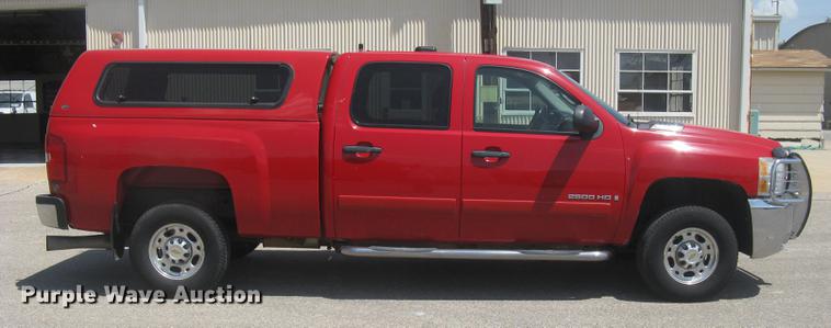 image for item BL9051 2007 Chevrolet Silverado 2500HD Crew Cab pickup truck