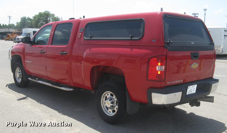 image for item BL9051 2007 Chevrolet Silverado 2500HD Crew Cab pickup truck